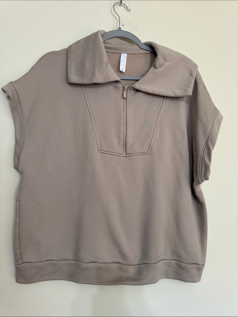 STYLUS Short-Sleeve Half-Zip Sweatshirt in Taupe